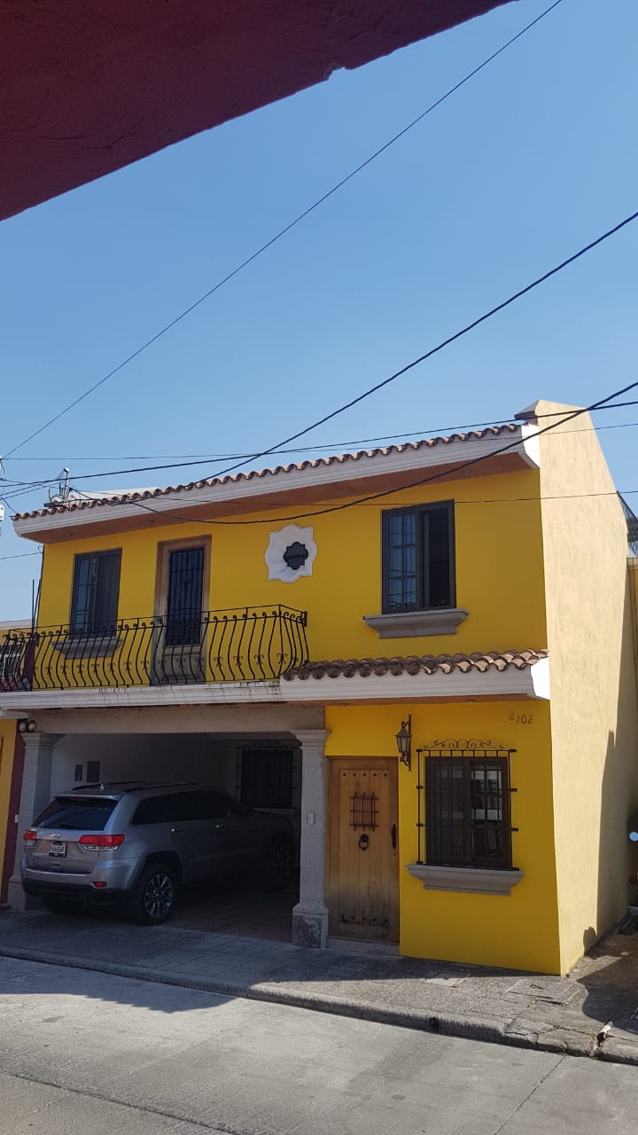 Casa en venta, completamente remodelada en Villa Canales