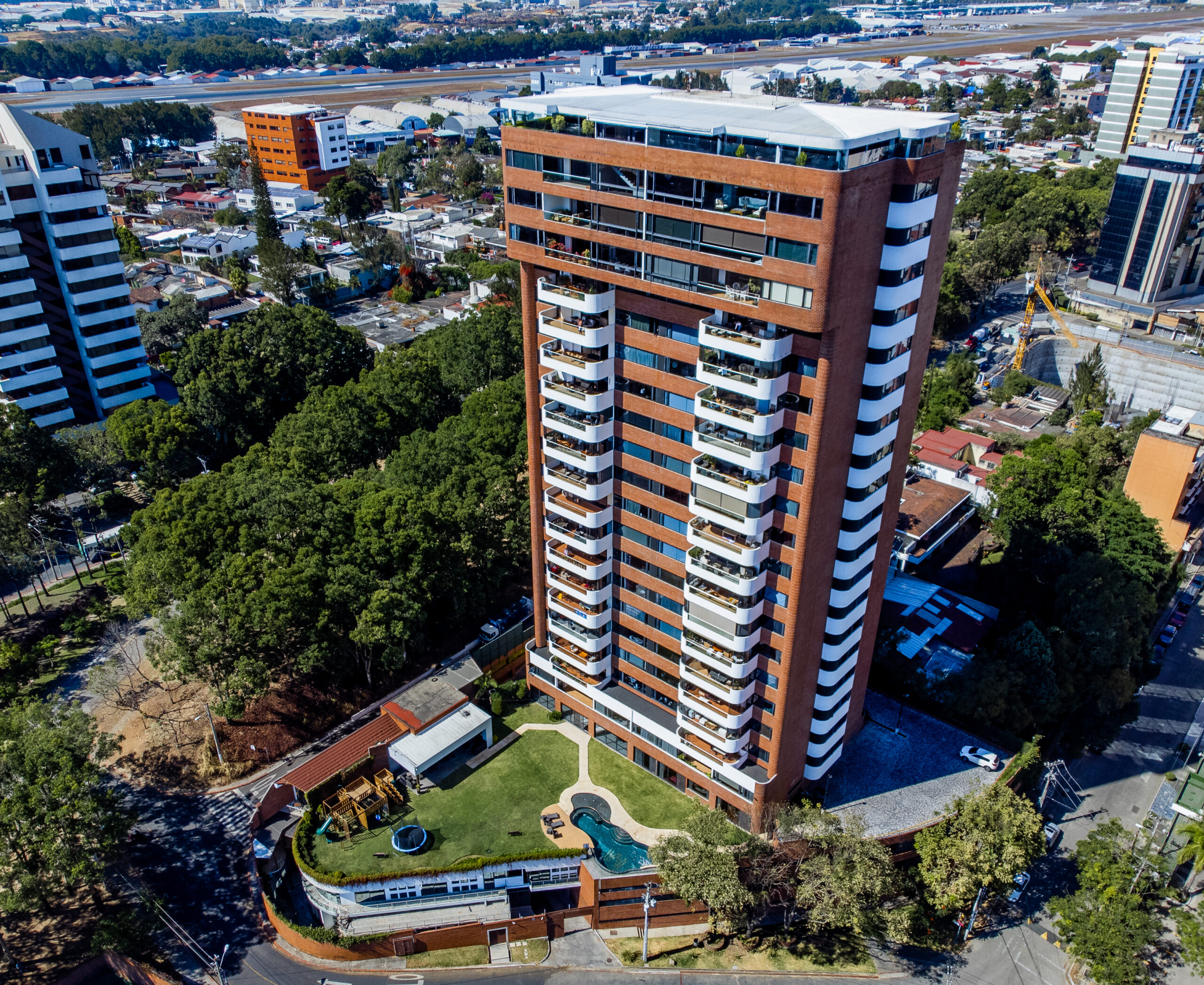 Apartamento en Alquiler, zona 14, Edificio Marquès del Valle