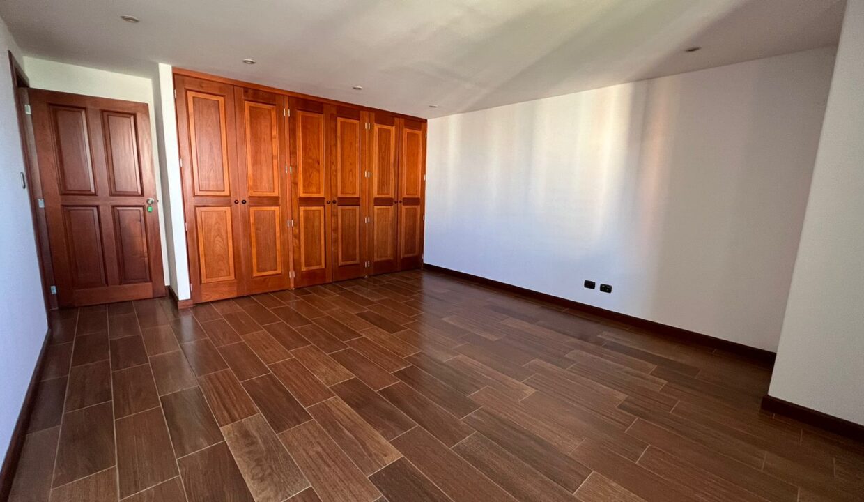 apartamento-en-alquiler-zona-14-edificio-marques-del-valle-10