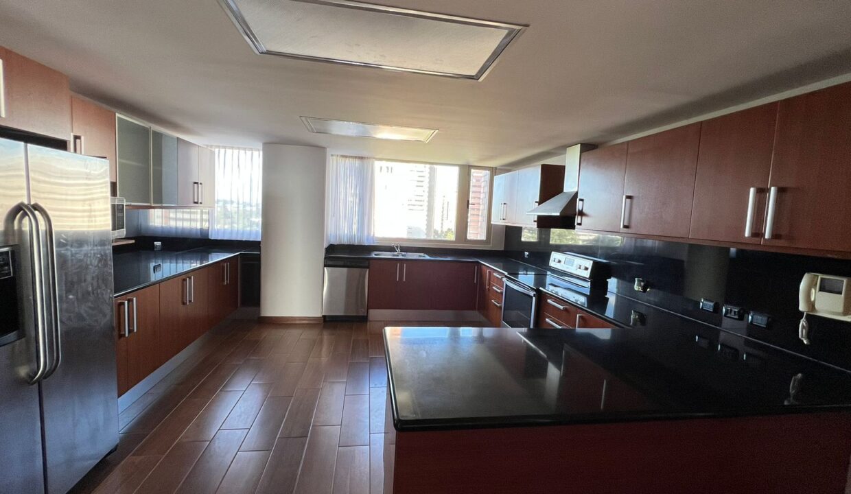 apartamento-en-alquiler-zona-14-edificio-marques-del-valle-12