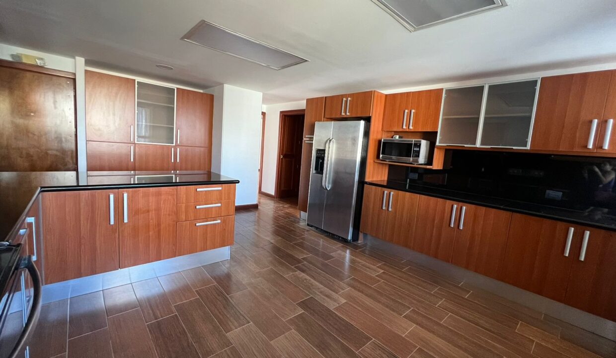 apartamento-en-alquiler-zona-14-edificio-marques-del-valle-13