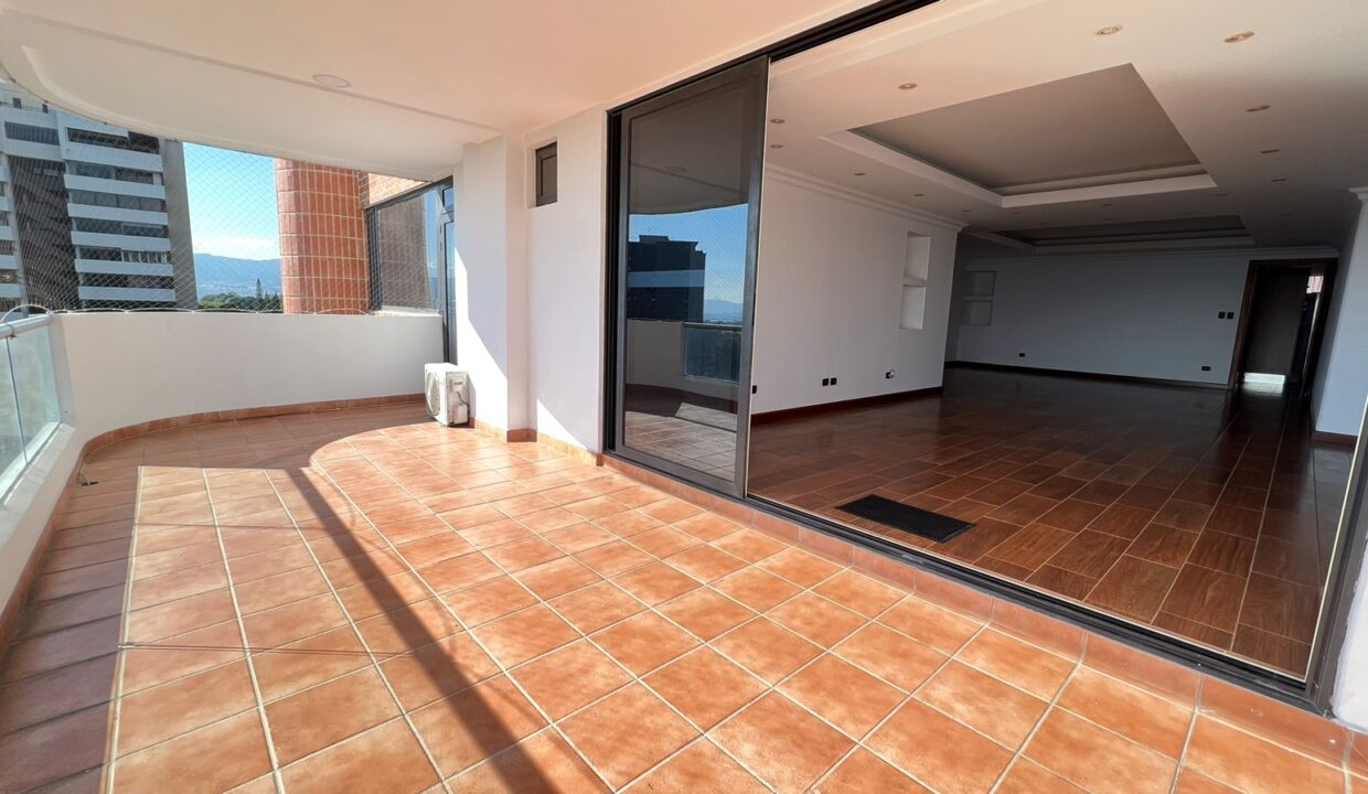 apartamento-en-alquiler-zona-14-edificio-marques-del-valle-16