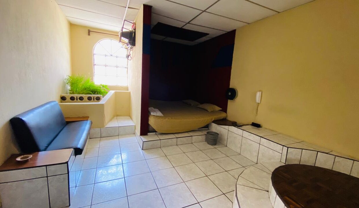 autohotel-en-venta-zona-11-colonia-las-charcas-4