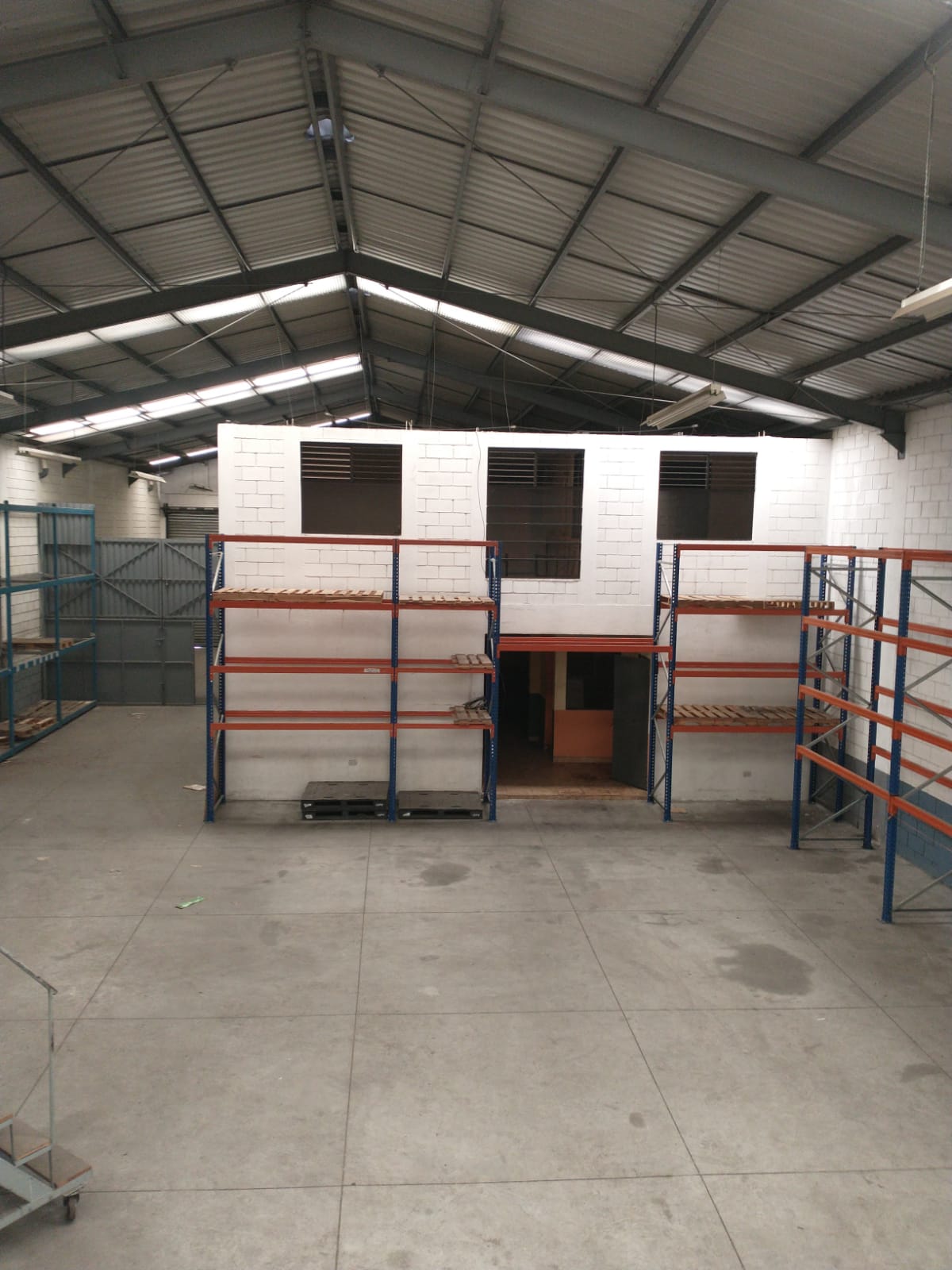 Ofibodega en alquiler Colonia Mariscal zona 11